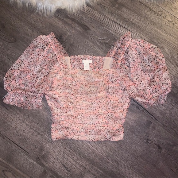 H&M Tops - H&M Floral Puffed Sleeve-top